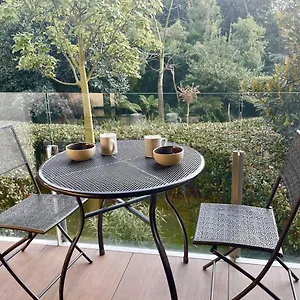 Ferienhaus Oxford 1 Bedroom In A Brand New Building With A Pool, Cannes