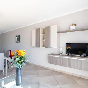 Apartment Le Midi 8 By Estates, Cannes